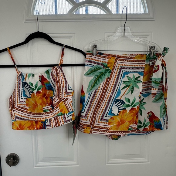 Live 4 Truth Tropical Parrot & Palm Print Two-Piece Skort set Size Small - Picture 2 of 16